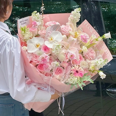 玫瑰蝴蝶兰混搭花束
